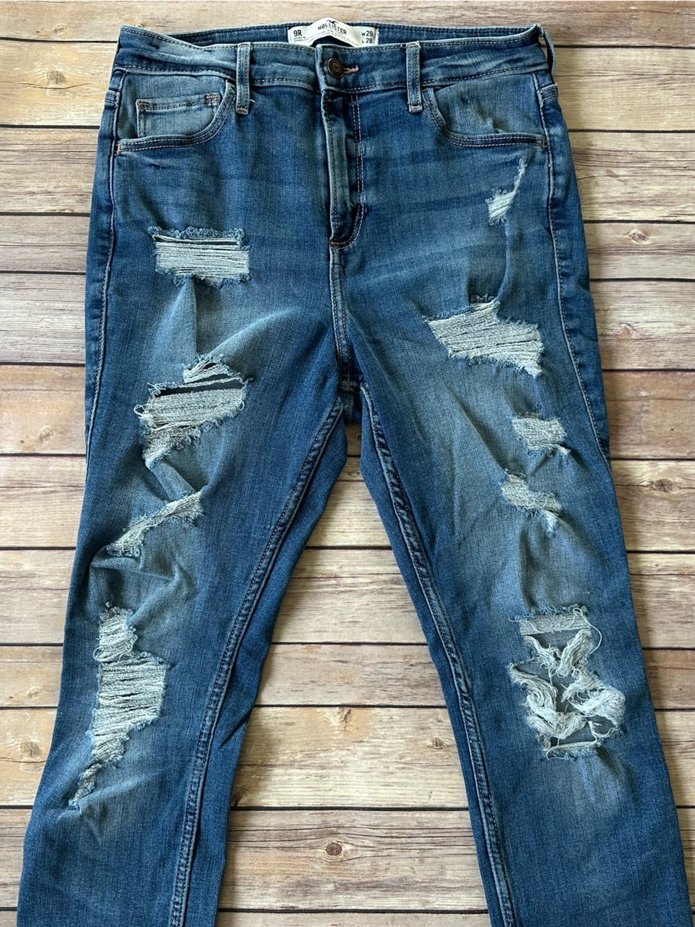 Hollister Curvy High-Rise Distressed Skinny Jeans